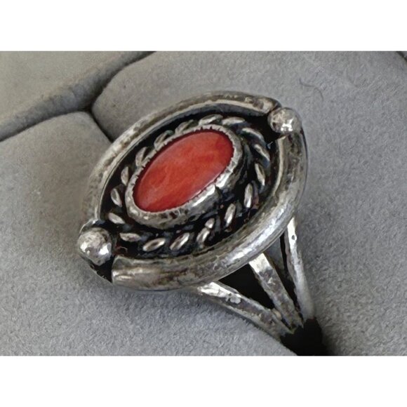 Vintage Native American Navajo Sterling Silver Coral Ring Size 6.25 - Picture 2 of 10